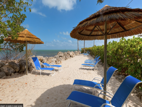 Four Bedroom Oceanfront Vacation Condo in Key Largo Sleeps 8